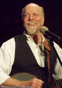 John McCutcheon in concert (Photo: Walt Hansen)